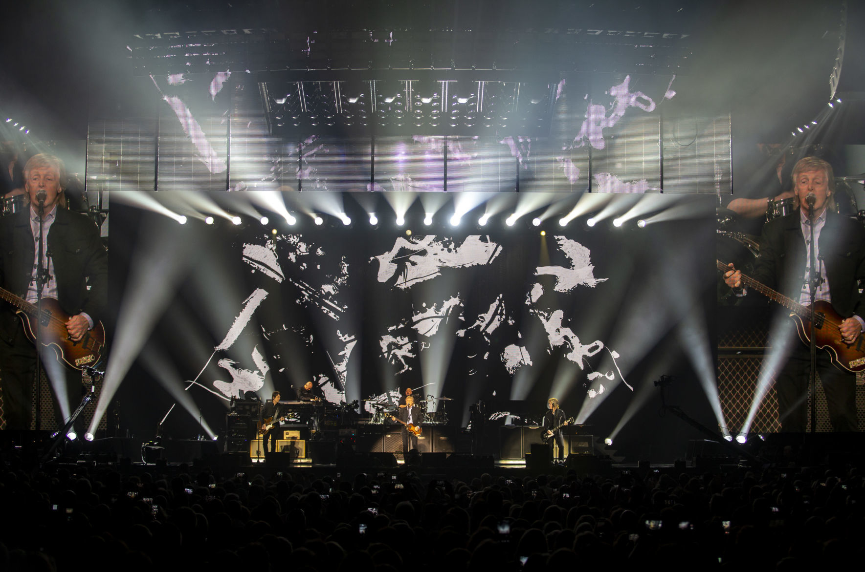 061219-McCartney-Concert-013